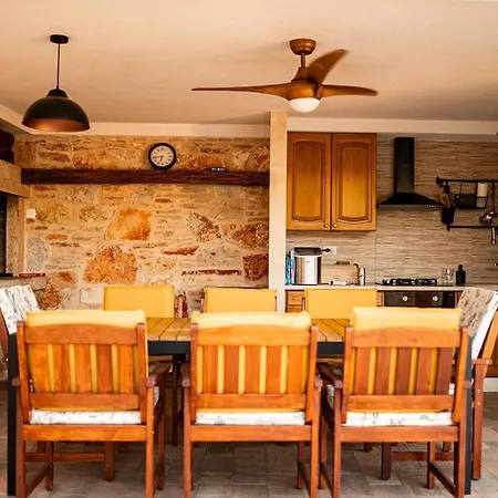 Family Friendly House With A Swimming Pool Basina, Hvar - 23475 Tatil Evi Vrbanj