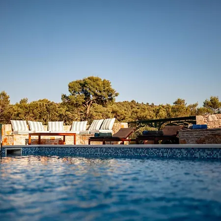 Family Friendly House With A Swimming Pool Basina, Hvar - 23475 בית נופש *
